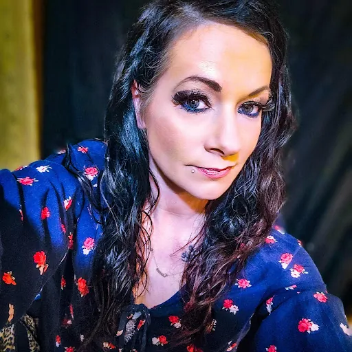 Christina Nelson (Christina)