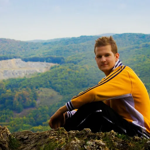 László Székely-Tóth