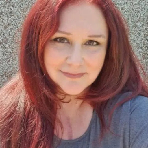 Helen “Smarttechaddict” Anne