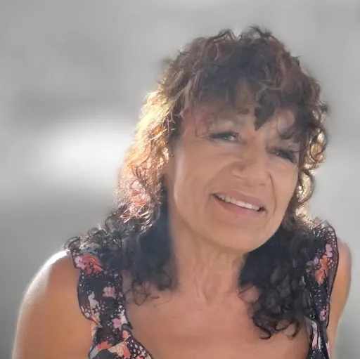 Vicki Macias-Stoeklen