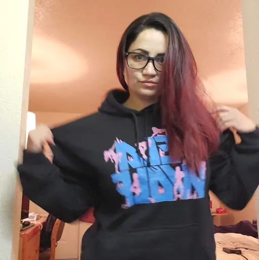 Laura Gasoumian (Zola DeLacey)