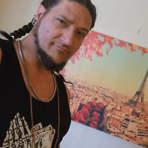 Levi Travis Hazellief